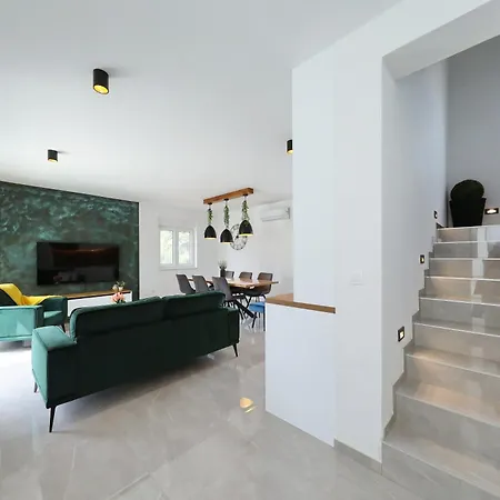 Villa Golden Heaven Vir